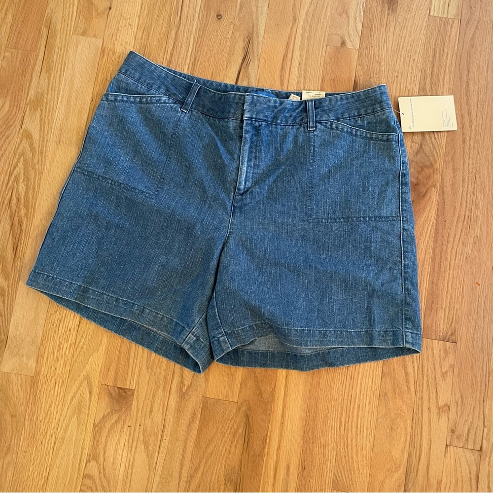 NWT Dockers medium wash denim shorts size 20W